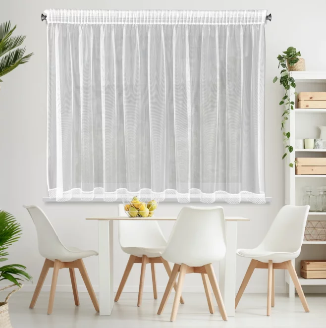 Firana biała z lekkiej mikrosiateczki z połyskiem zakończona koronką 300x145 cm taśma NEL