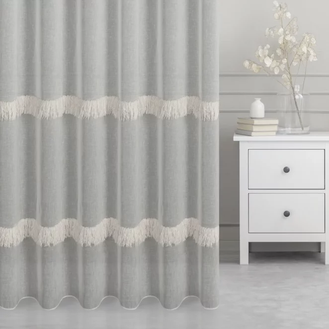 Firana szyta na flexach naturalna z matowej, miękkiej tkaniny ozdobionej szenilowymi frędzlami Italissima Eva Minge
