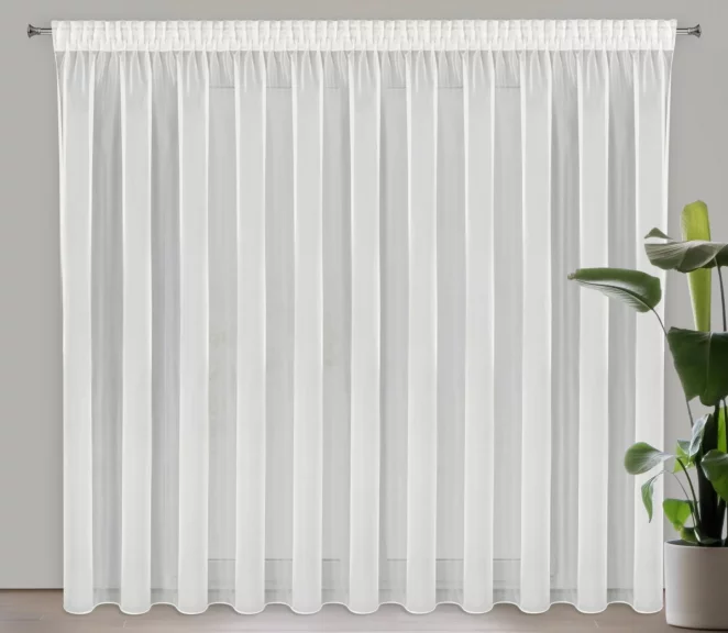 Firana kremowa z gładkiego mlecznego woalu wykończona szwem obciążającym VIOLET 400x180 cm taśma