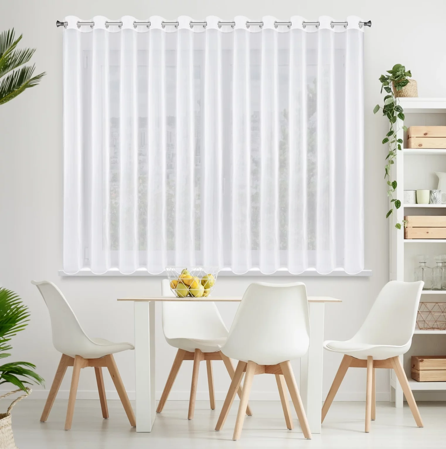 Firana biała z gładkiego mlecznego woalu wykończona szwem obciążającym VIOLET 500x150 cm przelotka