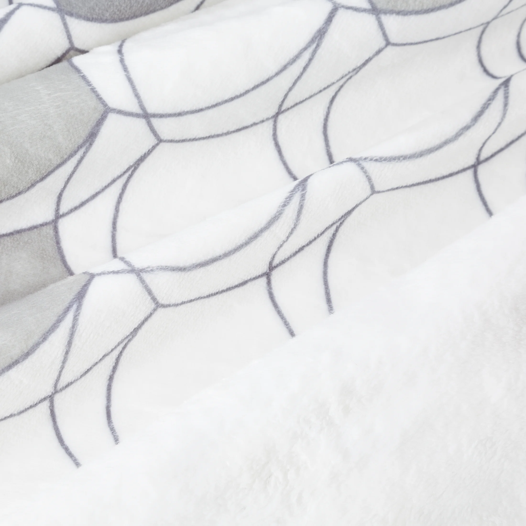 DESIGN 91 Koc KLOE w biało-szare łuski