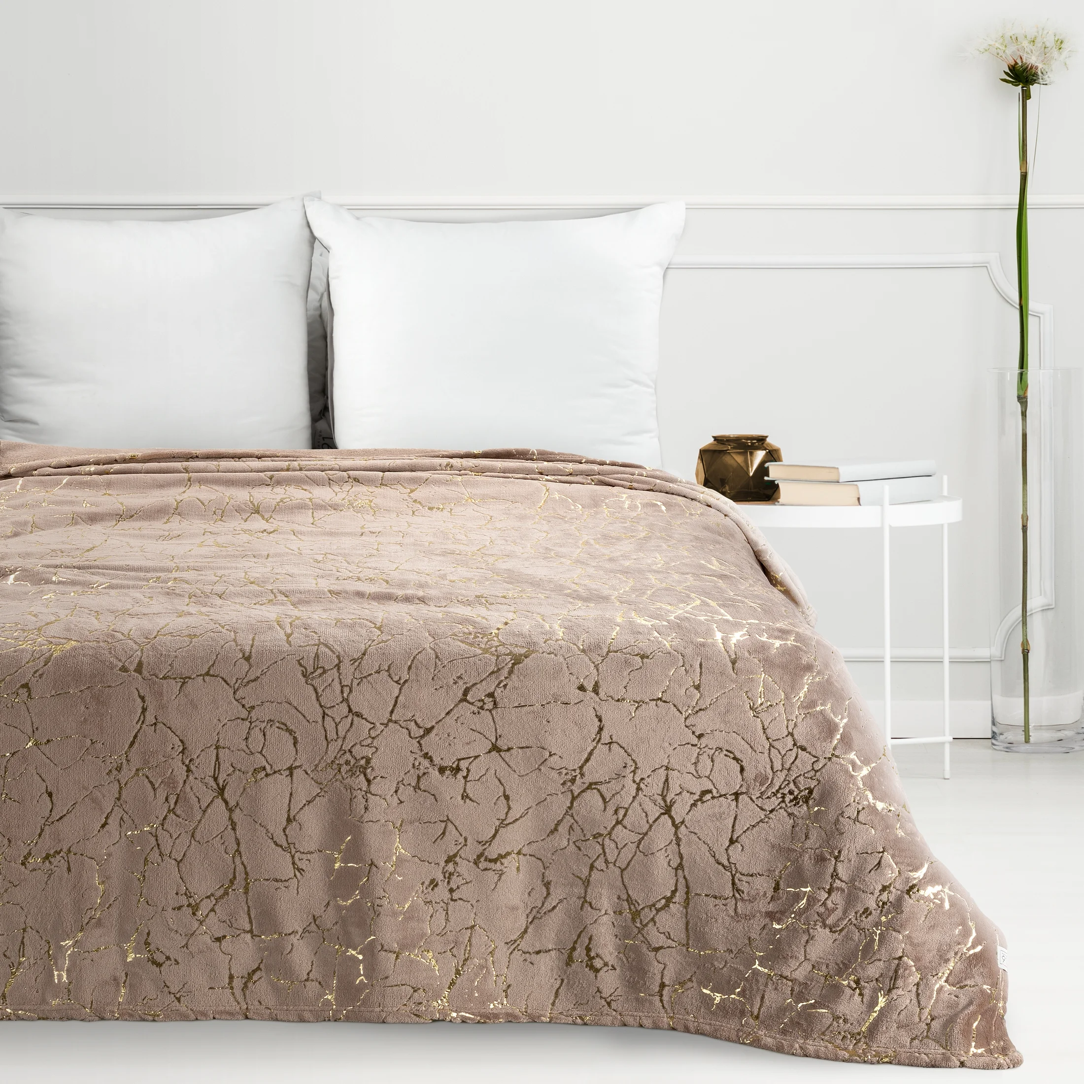 Koc 150x200 cm beżowo, złoty z błyszczącym nadrukiem marmurku GLAMO Design 91