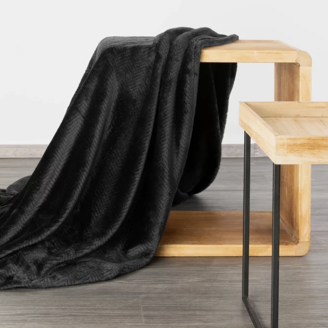 Koc 150x200 cm czarny miękki w dotyku z wytłaczanym wzorem jodełki CINDY 5 Design 91