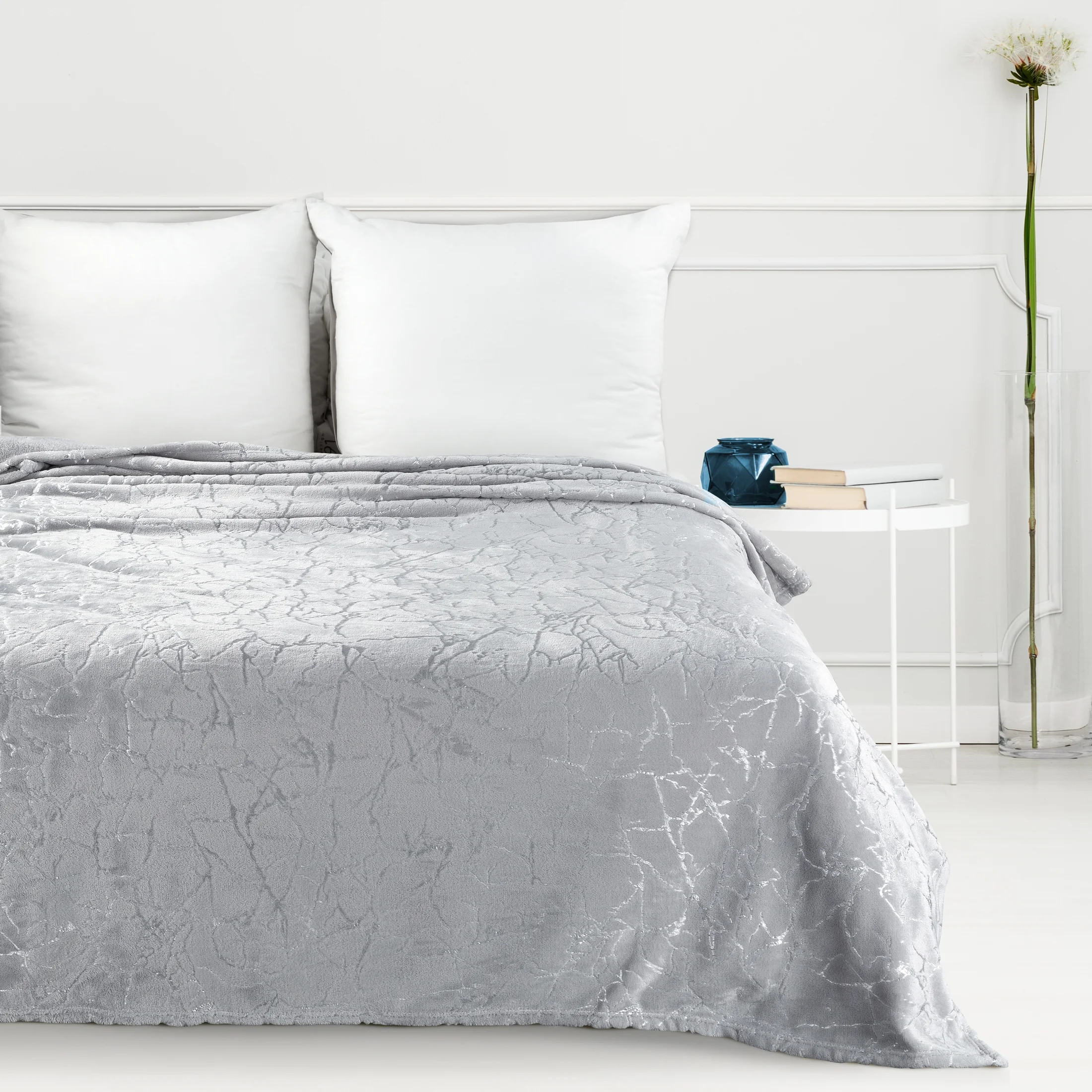 Koc 150x200 cm srebrny z błyszczącym nadrukiem marmurku GLAMO Design 91