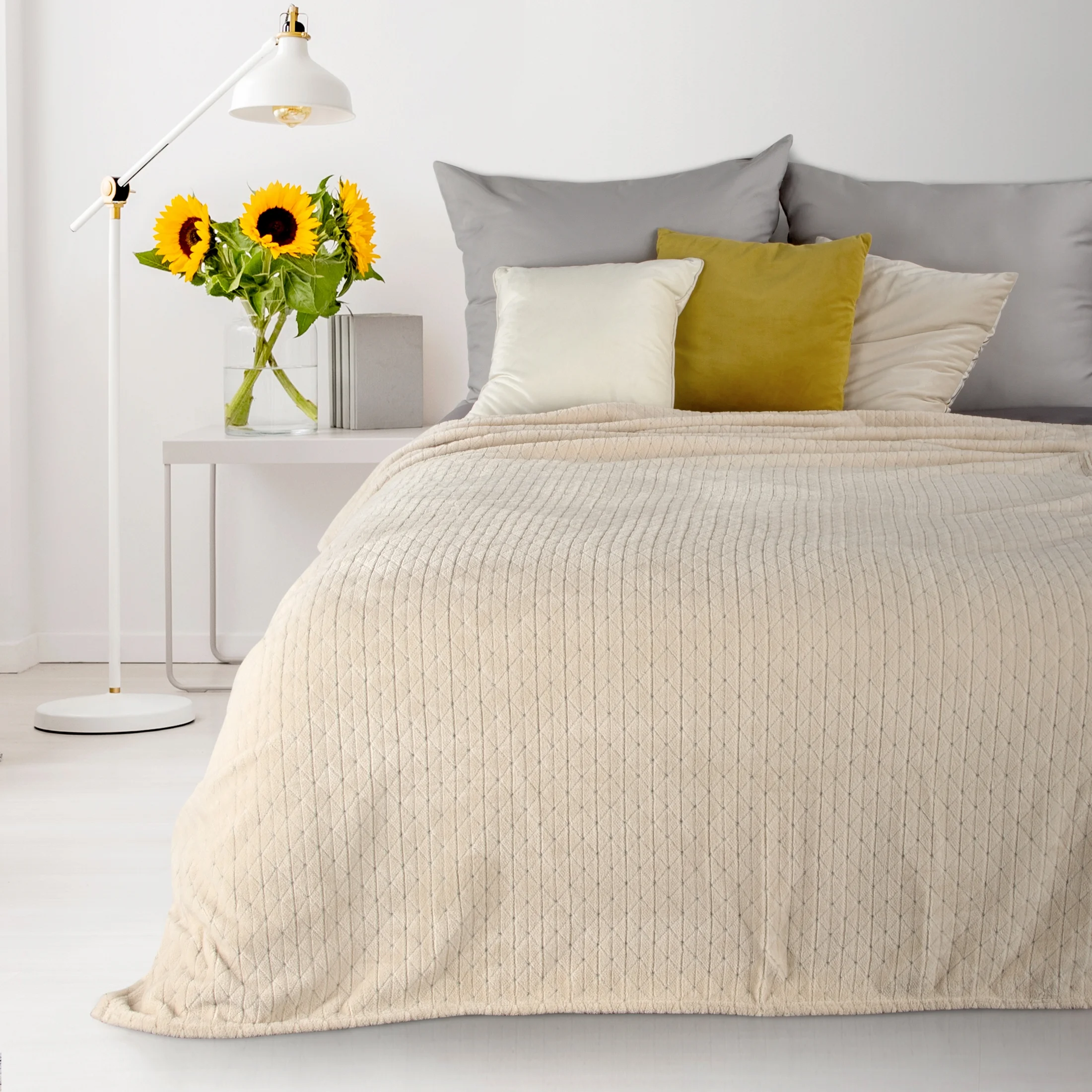 DESIGN 91 Koc CINDY 4 miękki i miły w dotyku z wytłaczanym wzorem
