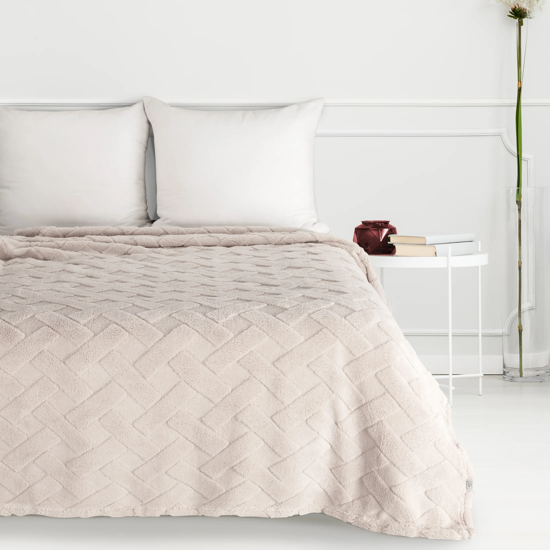 Koc flano 150x200 cm beżowy zdobiony wytłaczanym wzorem CARO Design 91