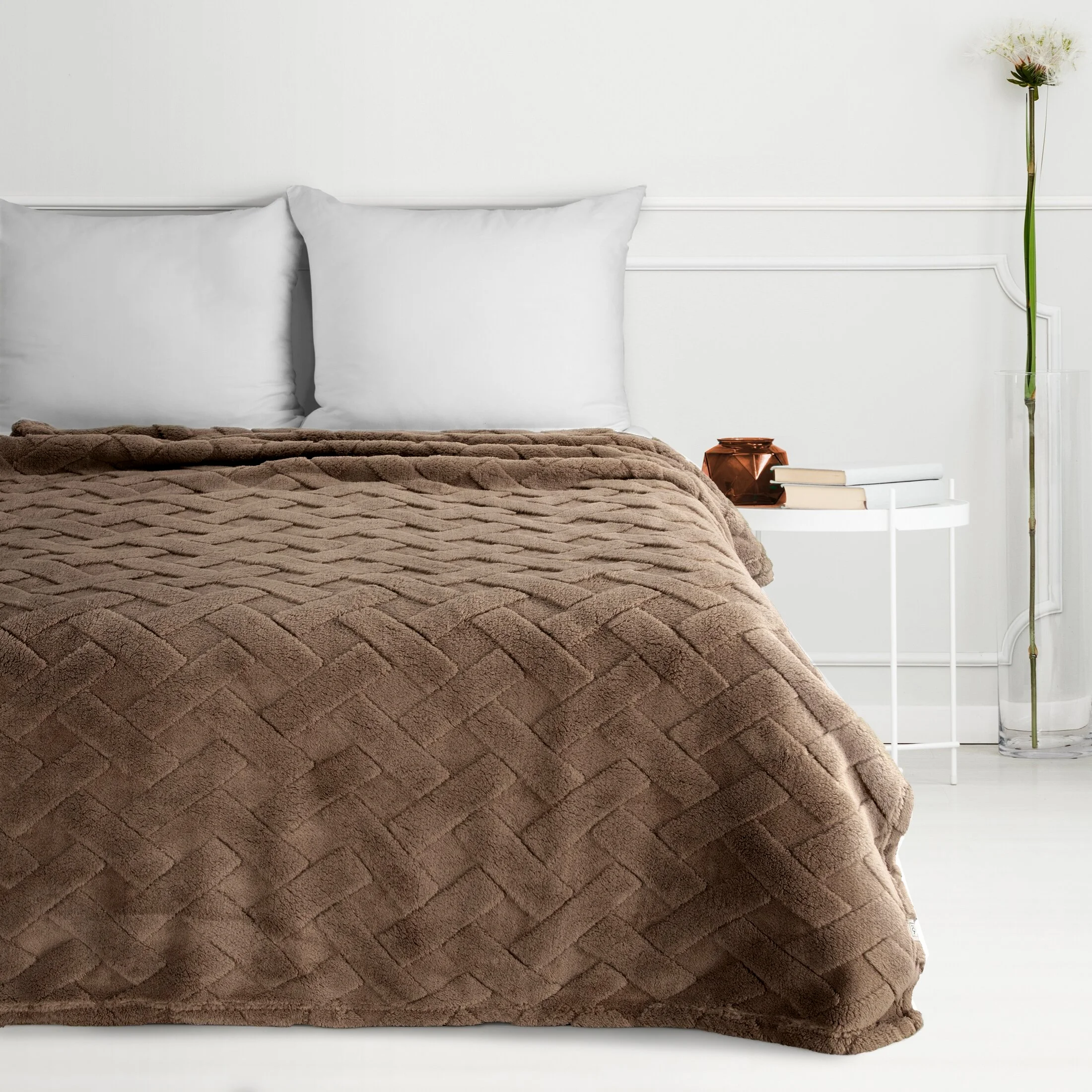 Koc flano 150x200 cm ciemnobrązowy zdobiony wytłaczanym wzorem CARO Design 91