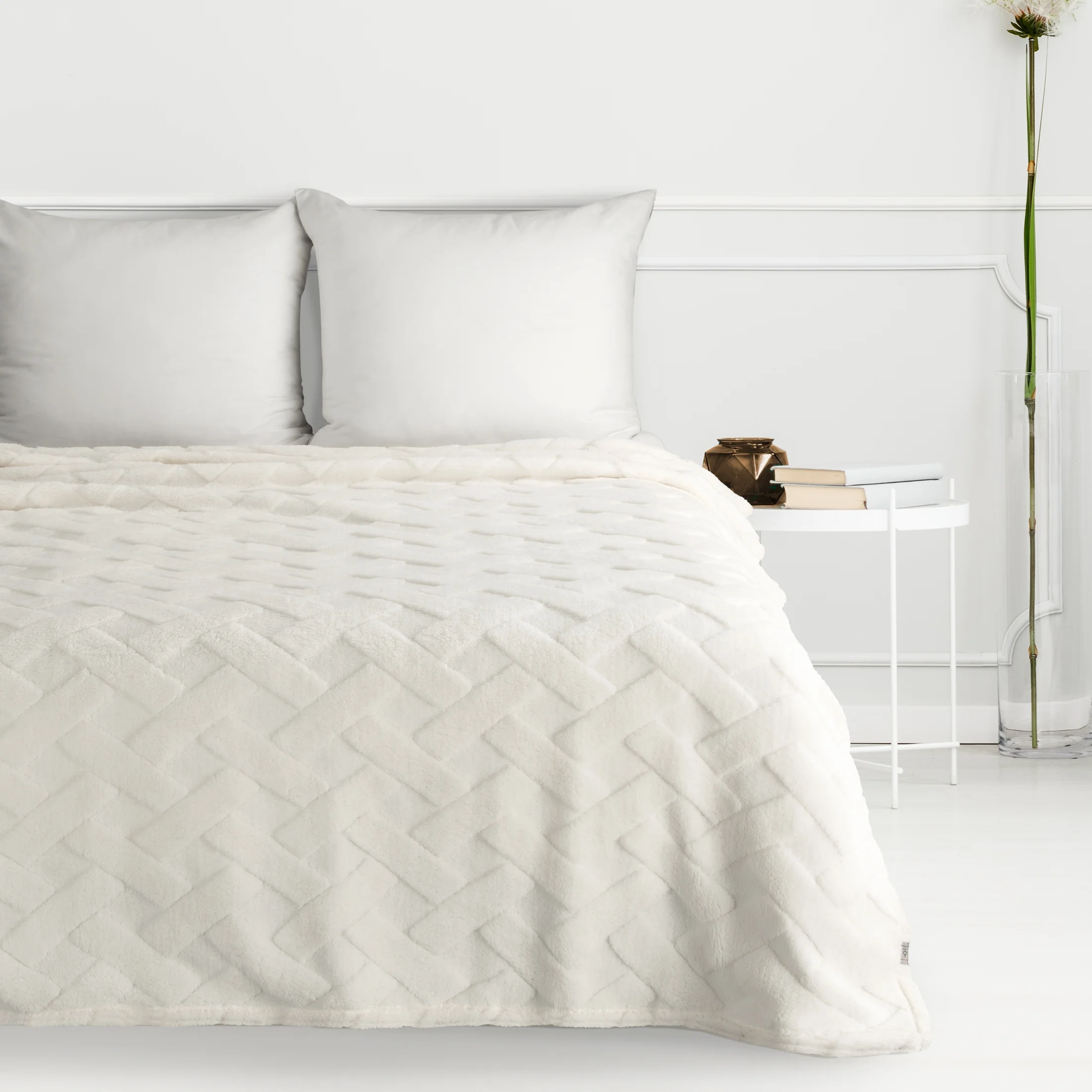 Koc flano 170x210 cm kremowy zdobiony wytłaczanym wzorem CARO Design 91