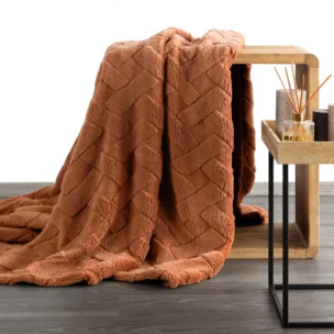 Koc flano 200x220 cm ceglasty zdobiony wytłaczanym wzorem CARO Design 91