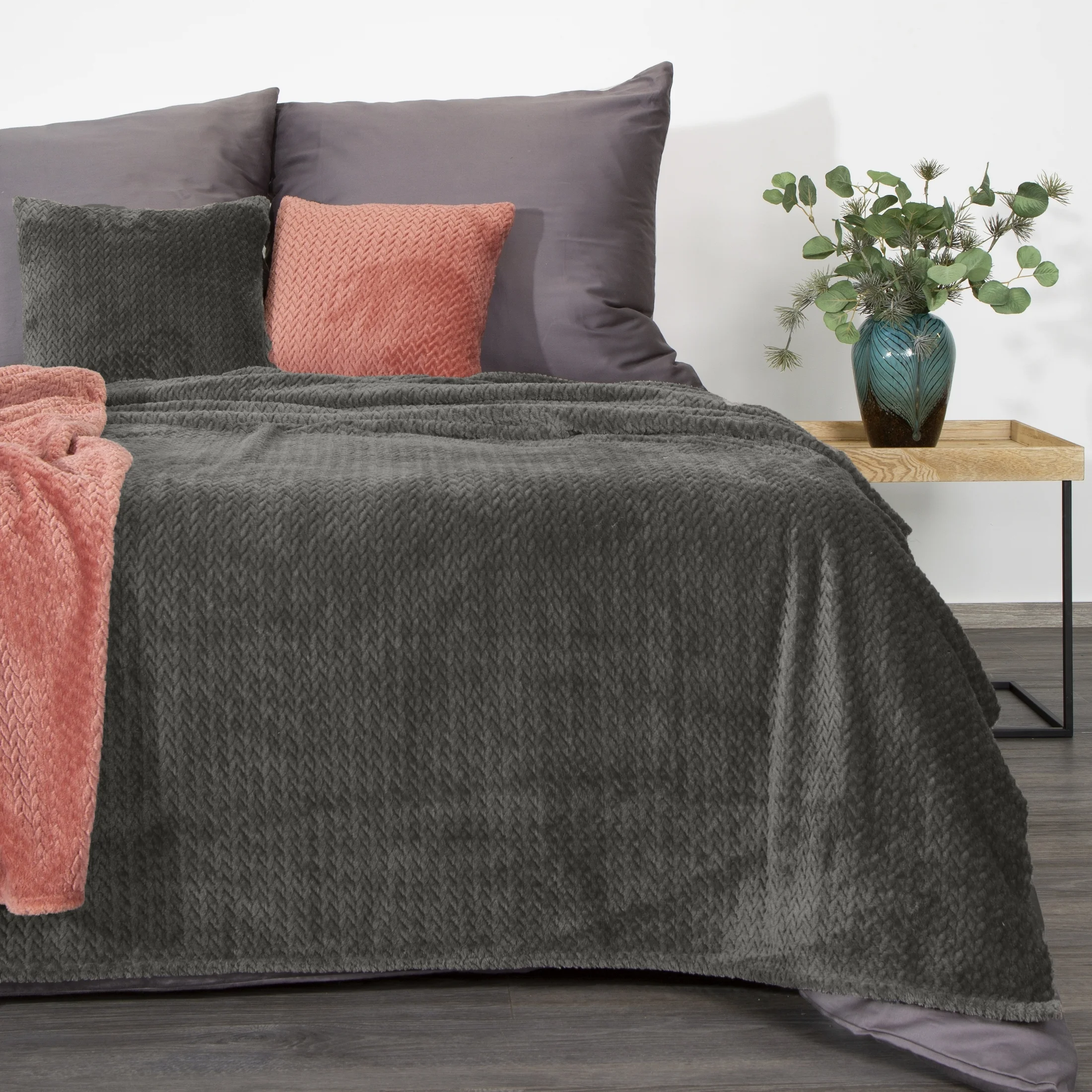 DESIGN 91 Koc CINDY miękki i miły w dotyku z wytłaczanym wzorem