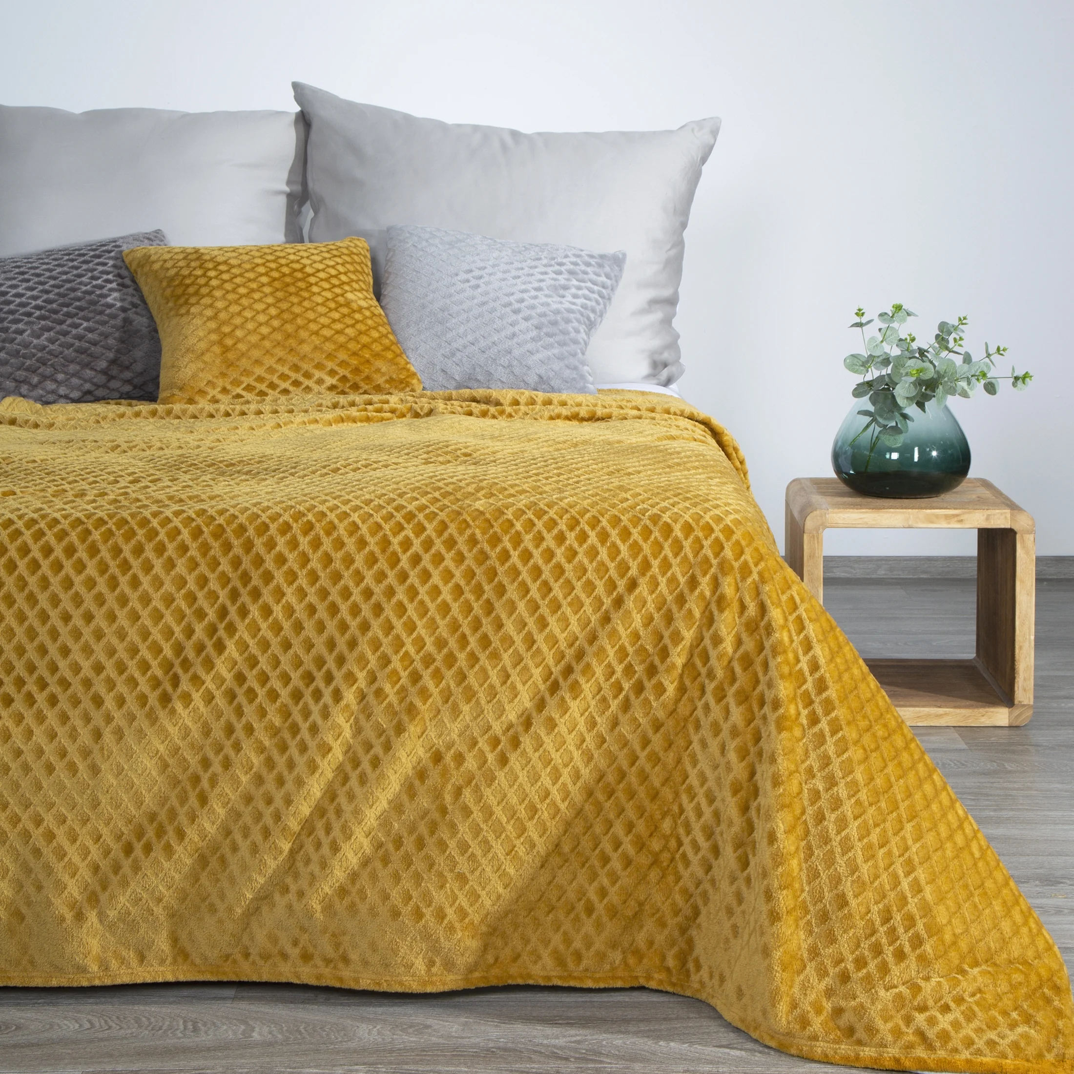 DESIGN 91 Koc BELA typu flano bardzo miękki w dotyku z geometrycznym efektem 3D