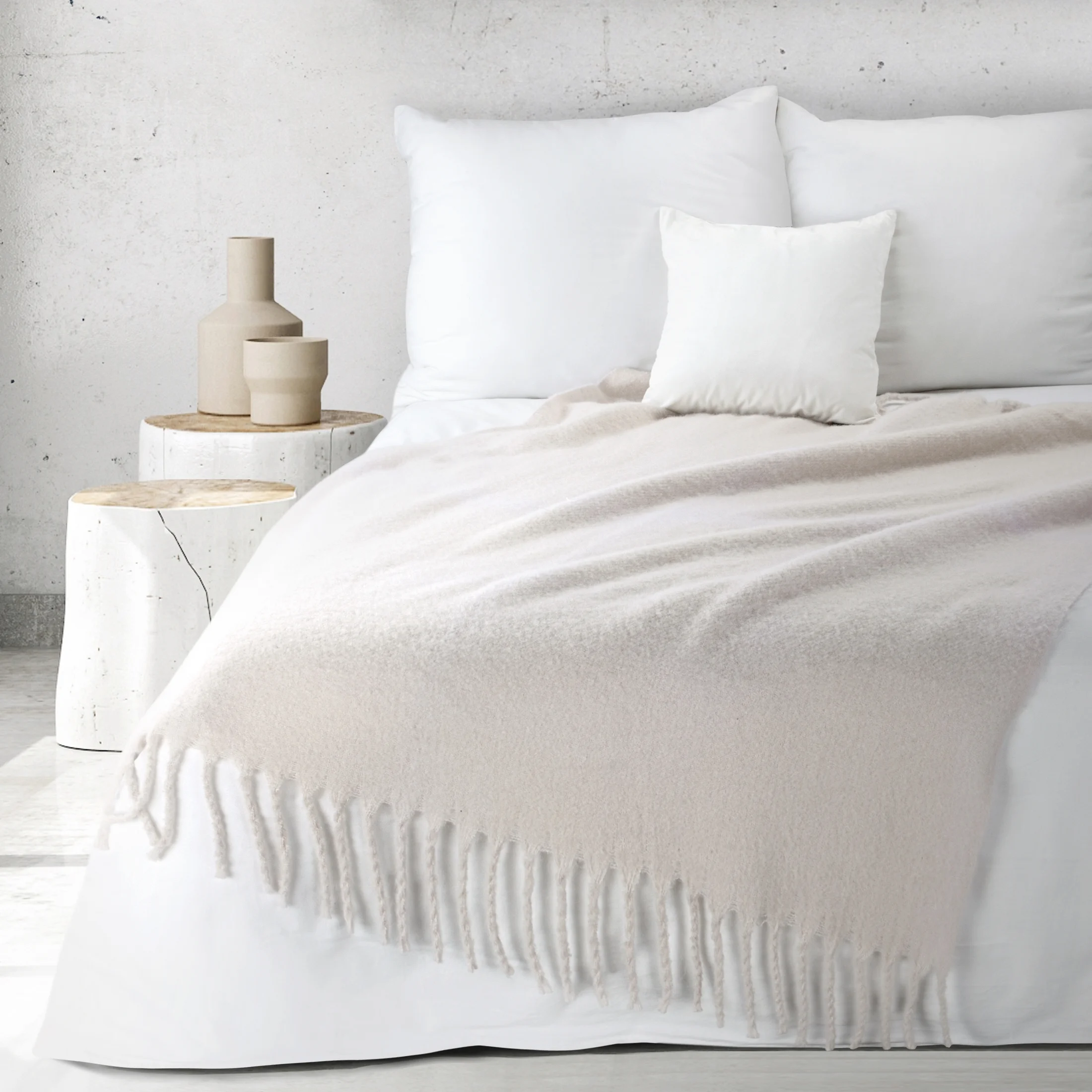 Koc 130x170 cm beżowy z efektem ombre i frędzlami MOHER