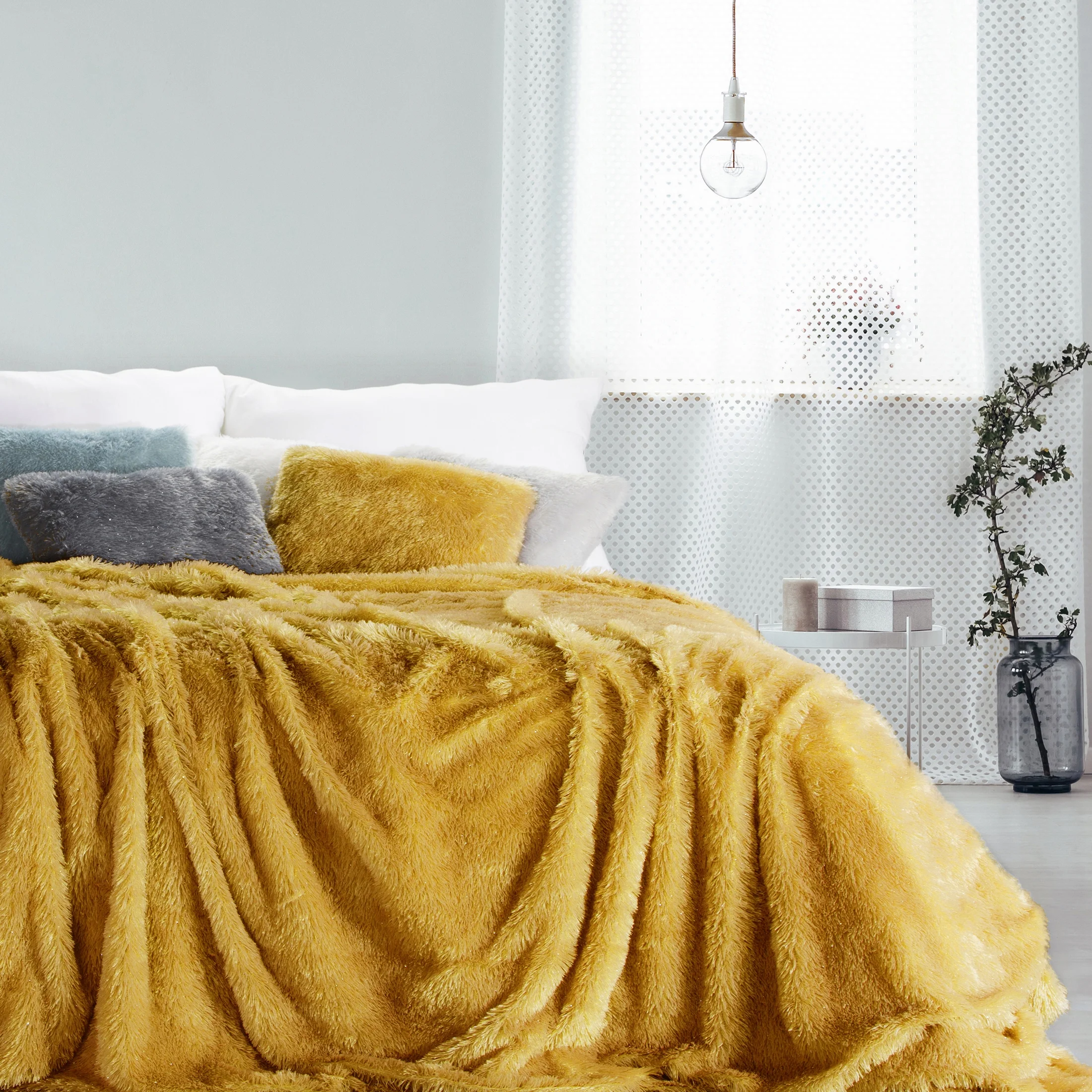 DESIGN 91 Koc TIFFANY o strukturze miękkiego futra ze srebrną nitką