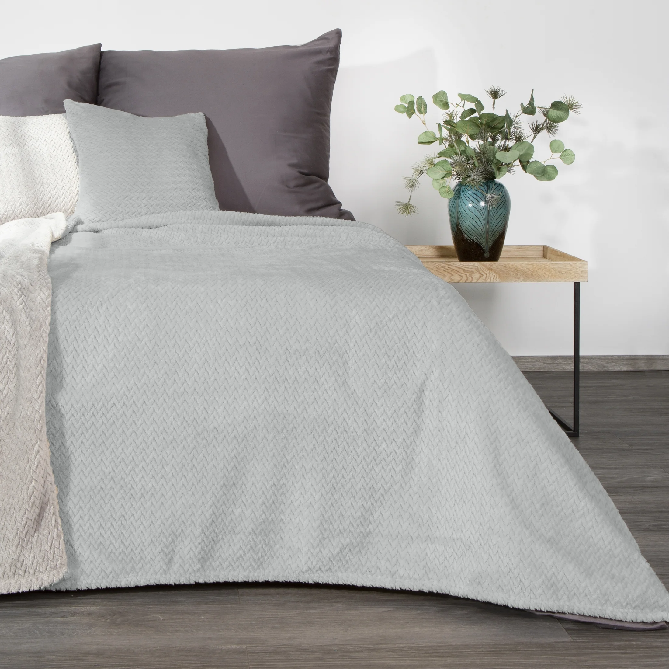 DESIGN 91 Koc CINDY miękki i miły w dotyku z wytłaczanym wzorem