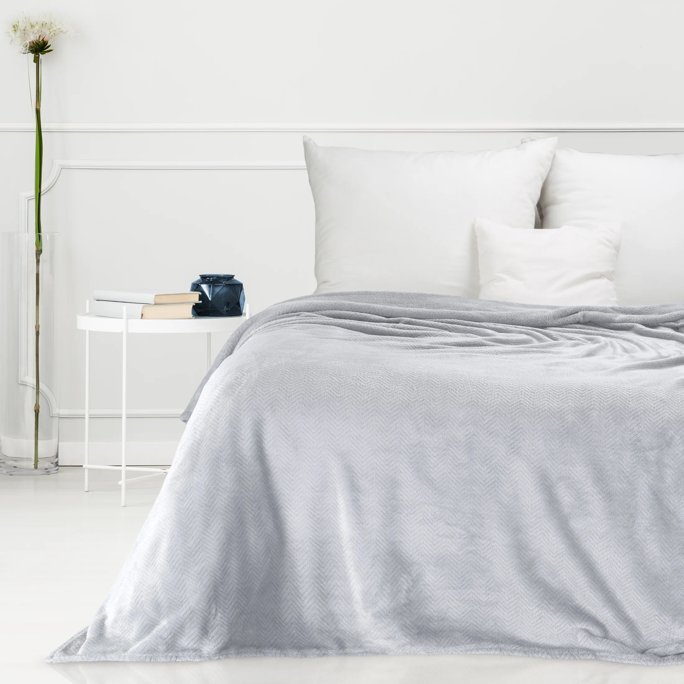 Koc 200x220 cm srebrny miękki w dotyku z wytłaczanym wzorem jodełki CINDY 5 Design 91