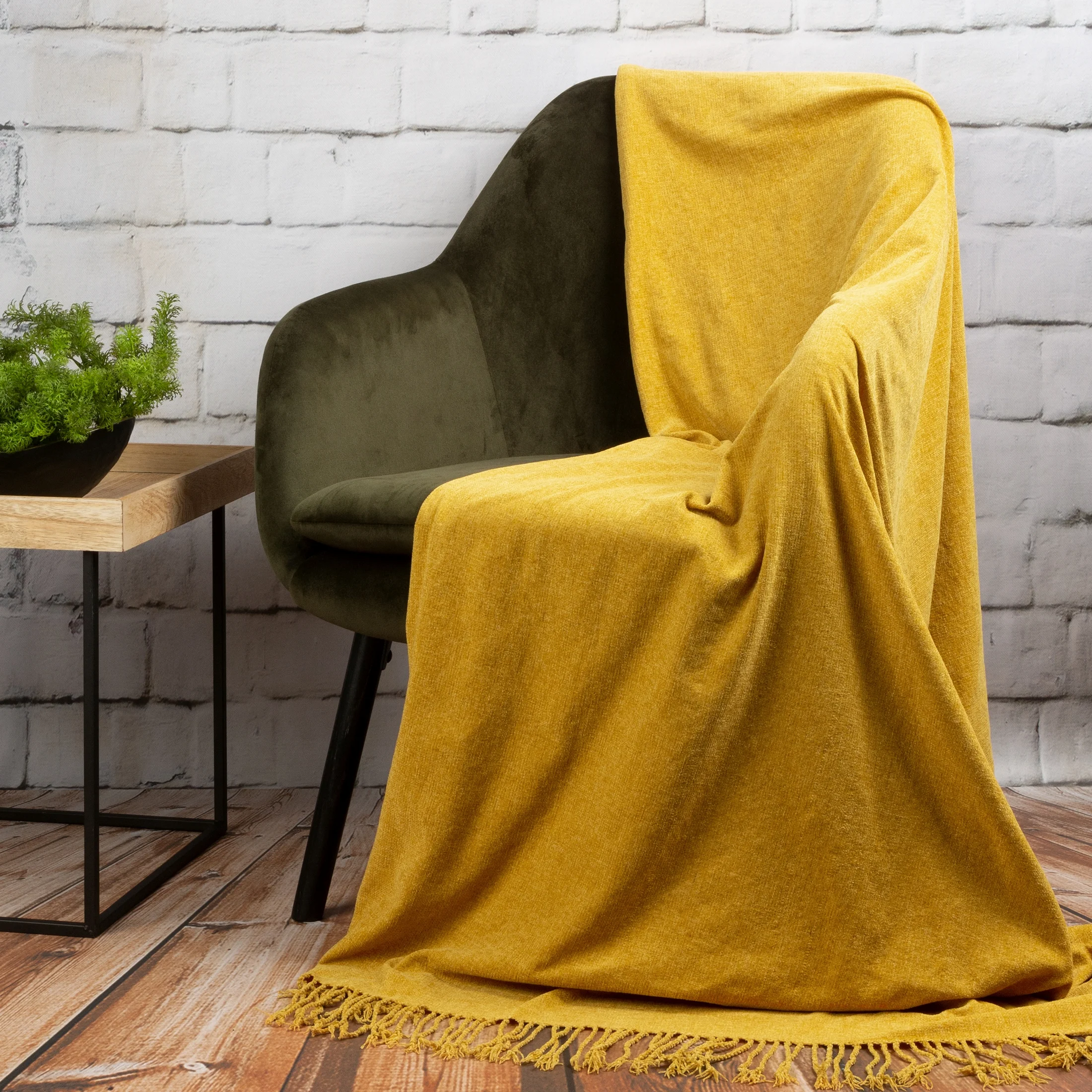 Koc akrylowy 130x170 cm żółty miękki w dotyku z drobnym strukturalnym wzorem i frędzlami AKRYL 4 Eurofirany Premium