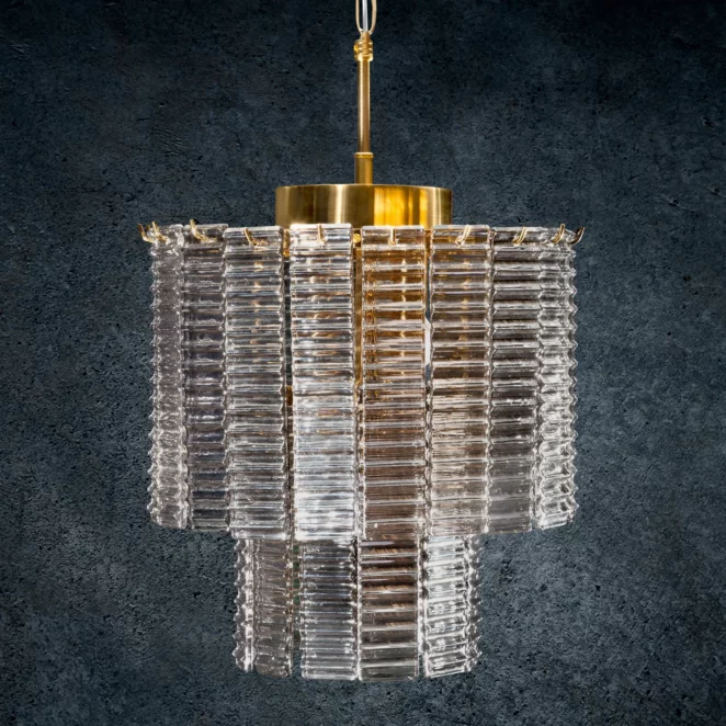 Lampa wisząca do salonu złota z prostokątnymi szklanymi eleganckimi zawieszkami 32 x 40 cm DALIA