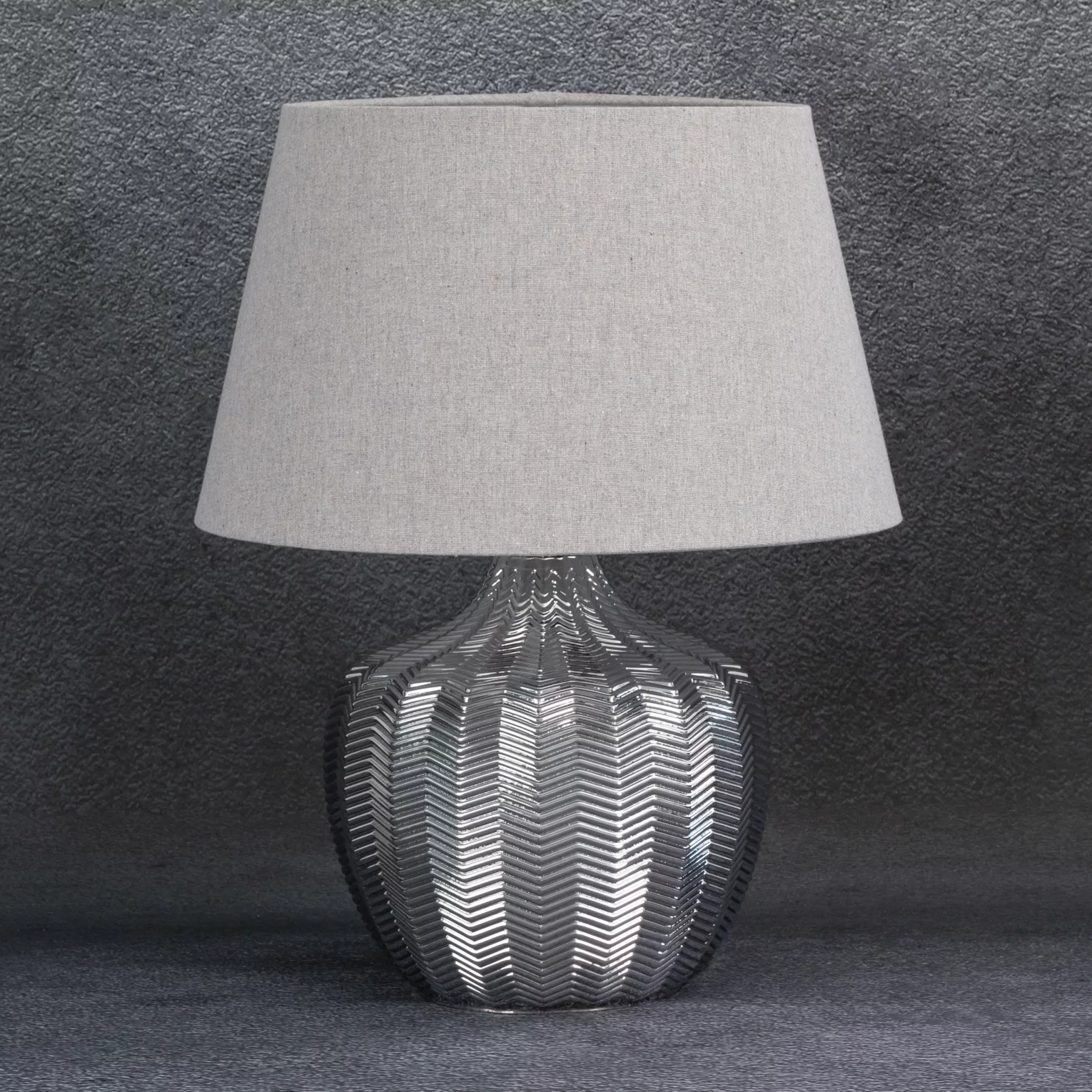 Lampa stalowa  z wytłaczaną szklaną podstawą średnica 38x48 cm ADORE