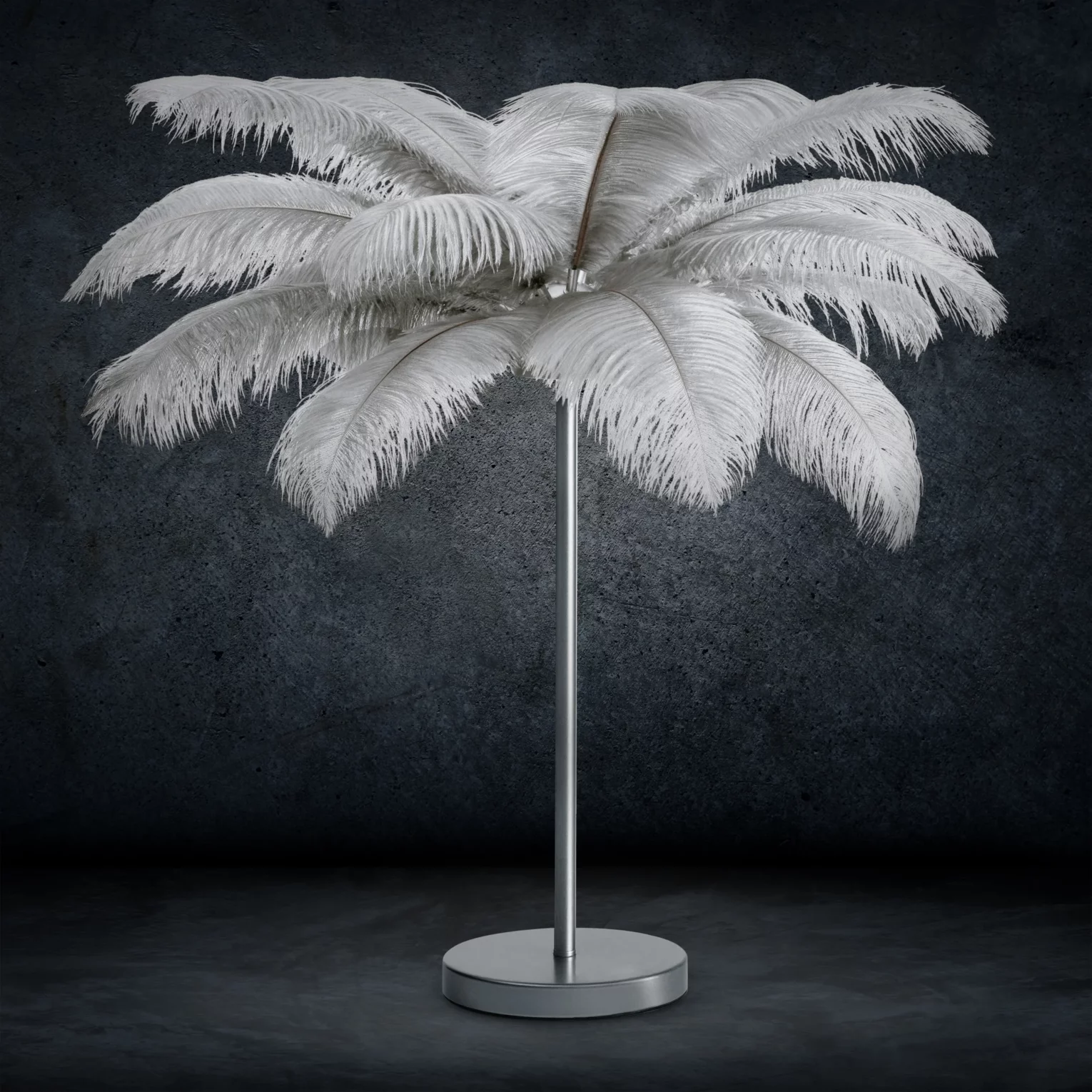 Lampa stojąca do salonu srebrna na metalowej podstawie z niezwykle efektownym abażurem z naturalnych strusich piór 65 x 65 x 68 cm FERI