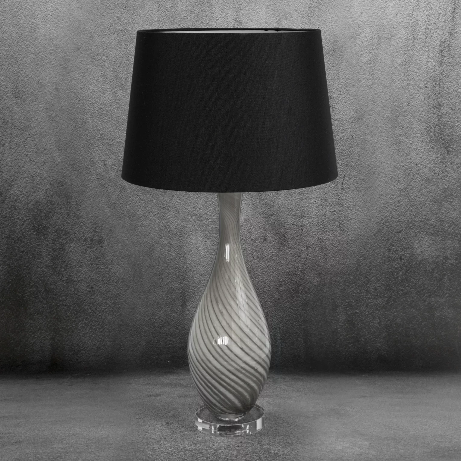 Lampa stołowa czarno, srebrna MEGI na podstawie ze szkła z abażurem z matowej tkaniny