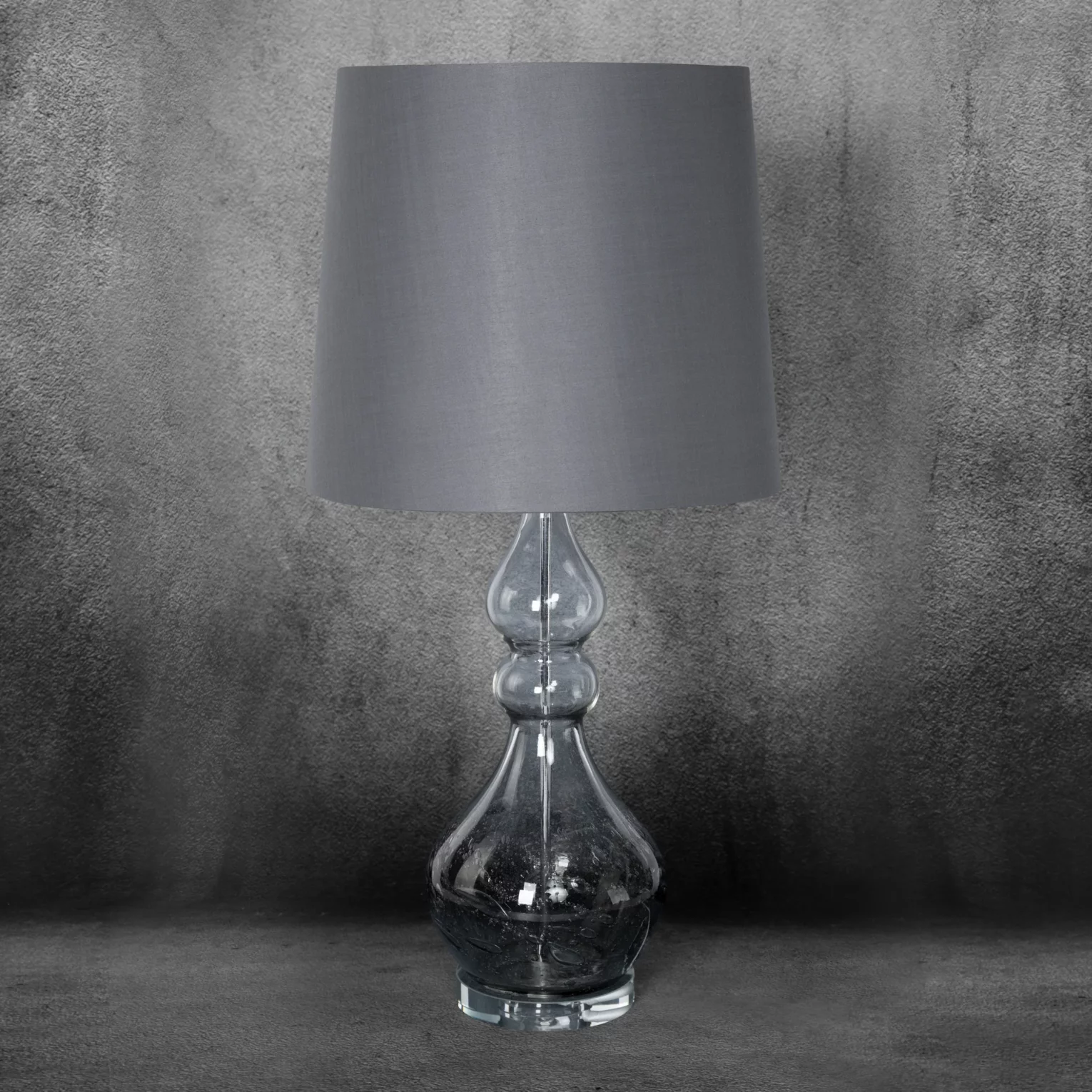 Lampa stołowa do pokoju stalowa na podstawie ze szkła z abażurem z matowej tkaniny 32 x 76 cm TIANA