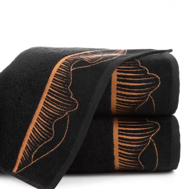 LIMITED COLLECTION ręcznik PEONIA z welwetową bordiurą z motywem płatków peonii PASJA CZERNI
