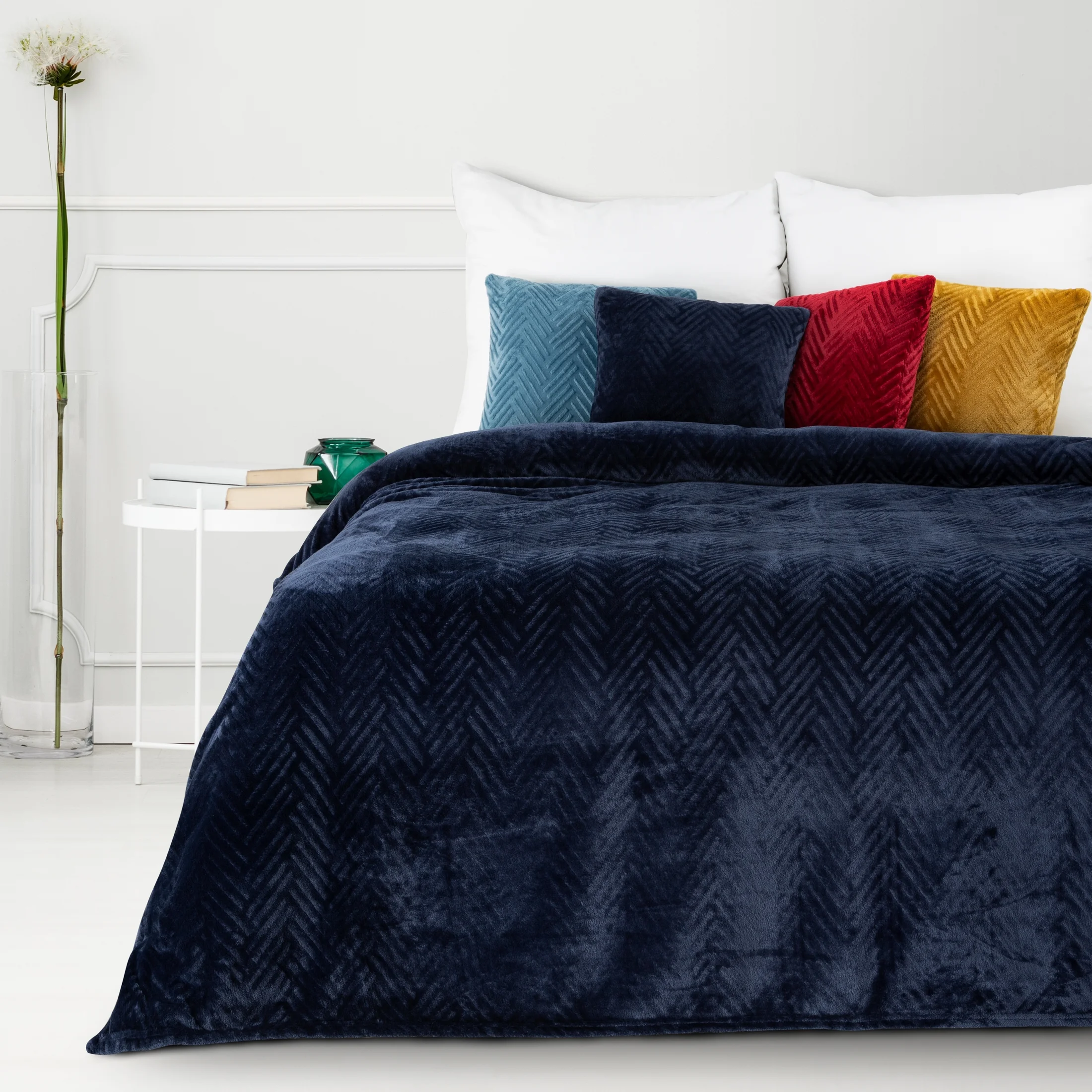DESIGN 91 Miękki i puszysty koc dekorowany wzorem w jodełkę