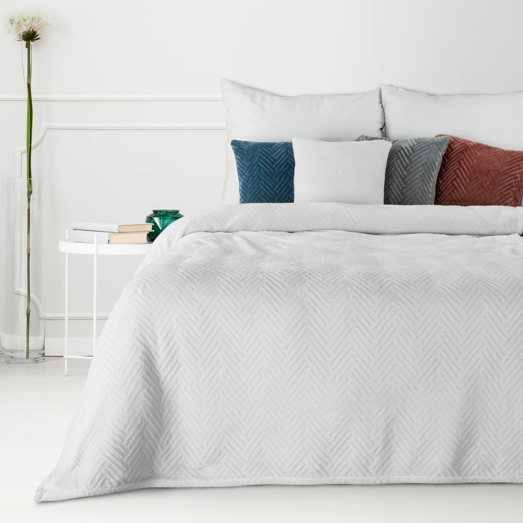 DESIGN 91 Miękki i puszysty koc dekorowany wzorem w jodełkę