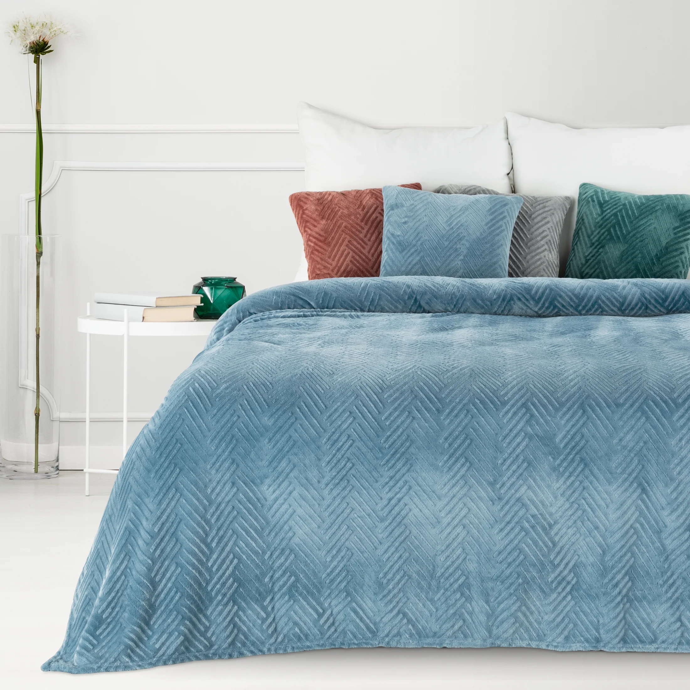 DESIGN 91 Miękki i puszysty koc dekorowany wzorem w jodełkę