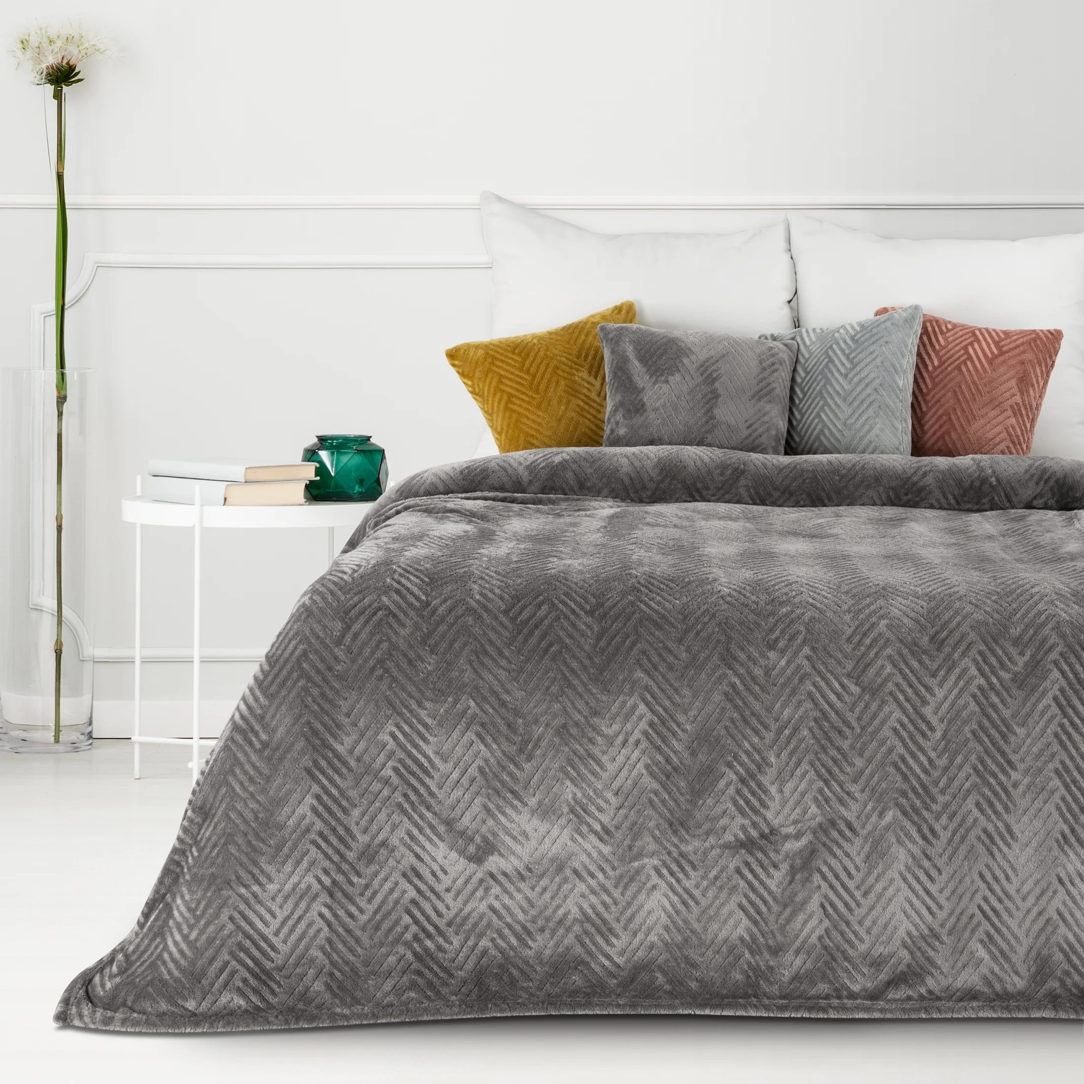 DESIGN 91 Miękki i puszysty koc dekorowany wzorem w jodełkę
