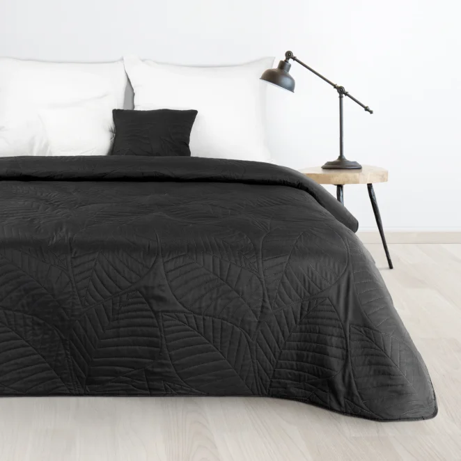 Narzuta czarna 170x210 cm z motywem liści wytłaczanym techniką hot press BONI 6 Design 91