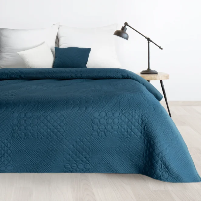 Narzuta granatowa 170x210 cm z patchworkowym motywem wytłaczanym techniką hot press BONI 5 Design 91
