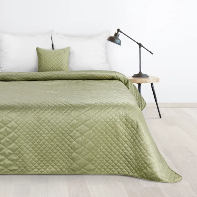 Narzuta welwetowa jasnozielona 170x210 cm pikowana metodą hot press w geometryczny wzór LUIZ 3 Design 91