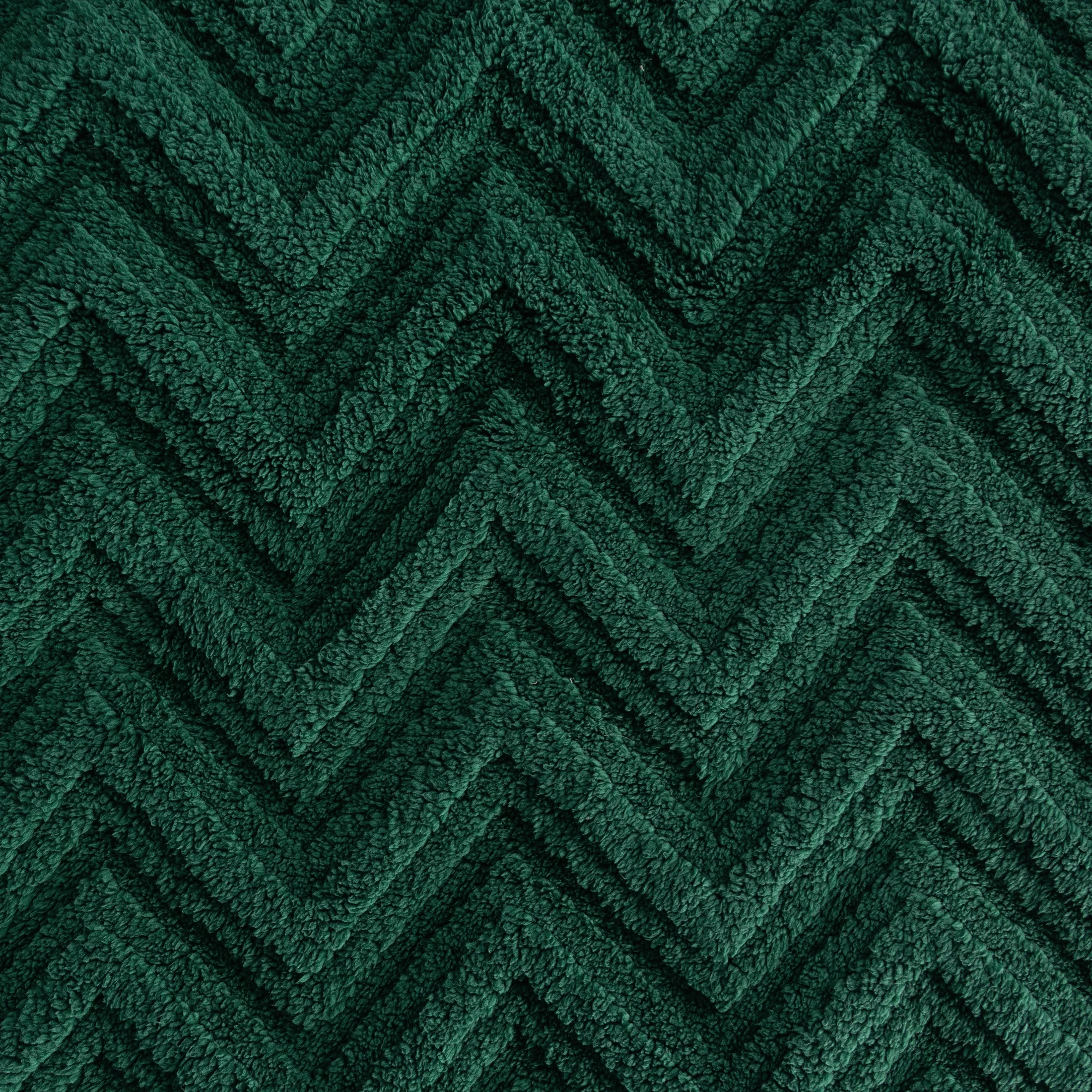 Narzuta na fotel-koc flano 70x160 cm ciemnozielony zdobiony wytłaczanym 3D wzorem jodełki JODŁA Design 91