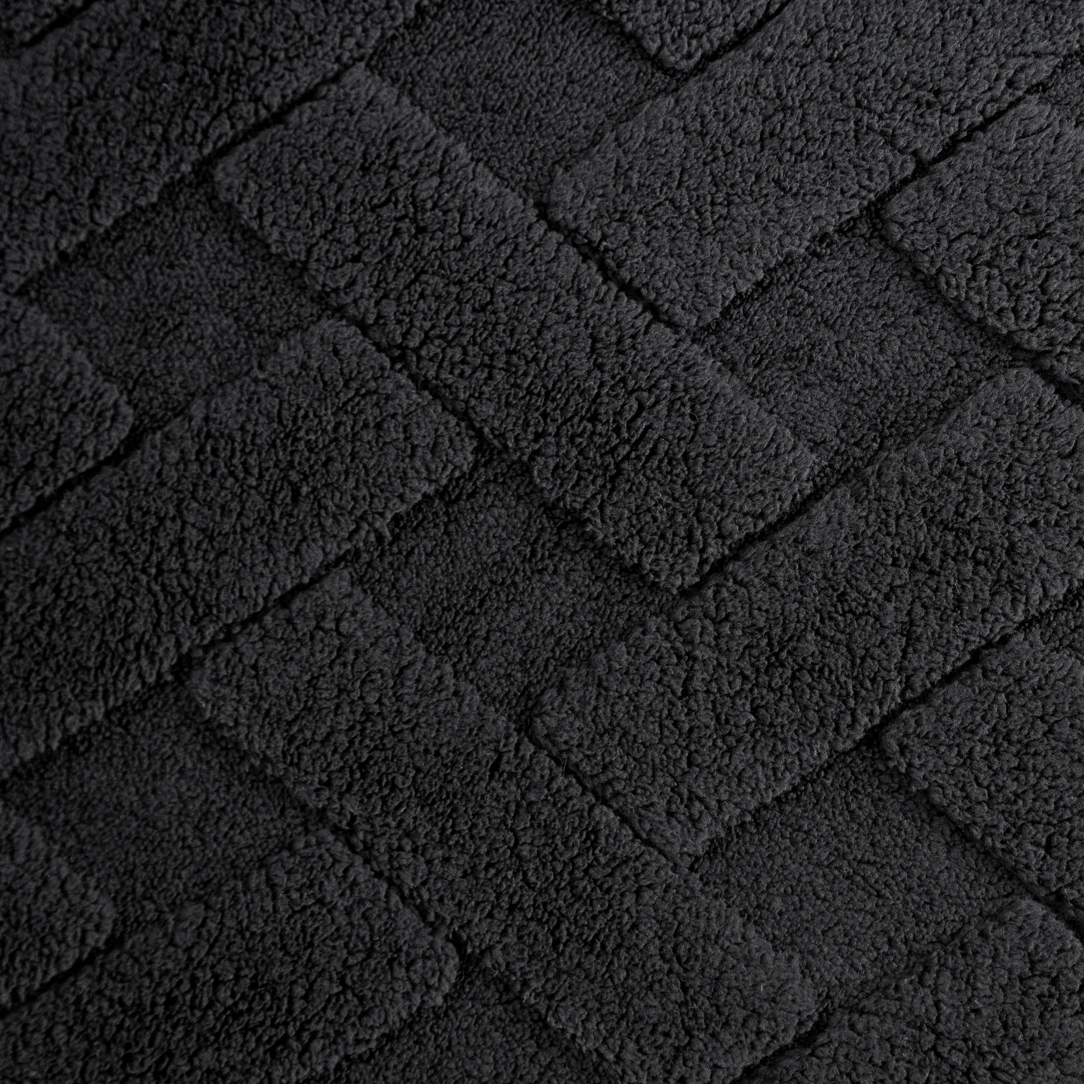Narzuta na fotel-koc flano 70x160 cm czarna zdobiona wytłaczanym wzorem CARO Design 91