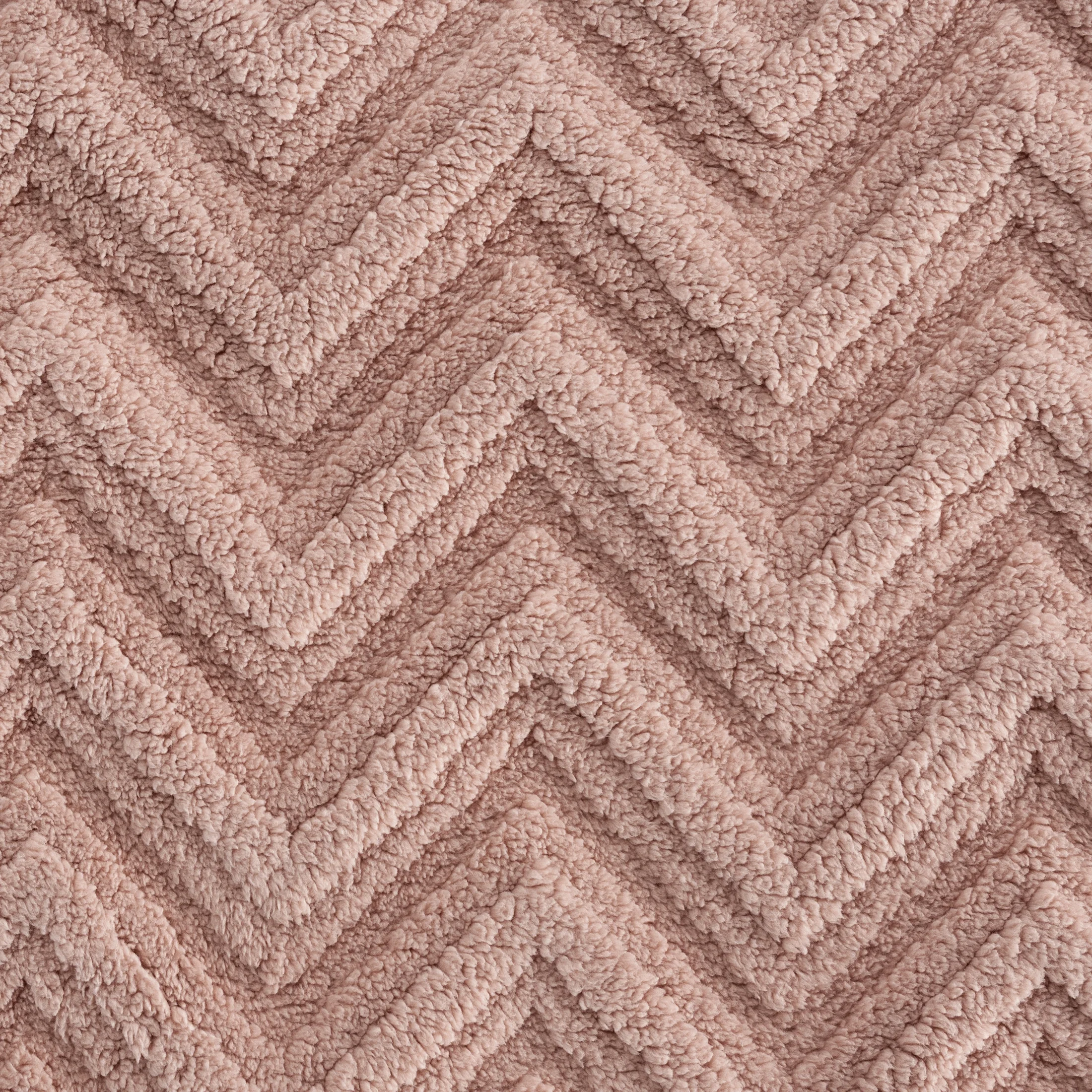 Narzuta na fotel-koc flano 70x160 cm pudrowy zdobiony wytłaczanym 3D wzorem jodełki JODŁA Design 91