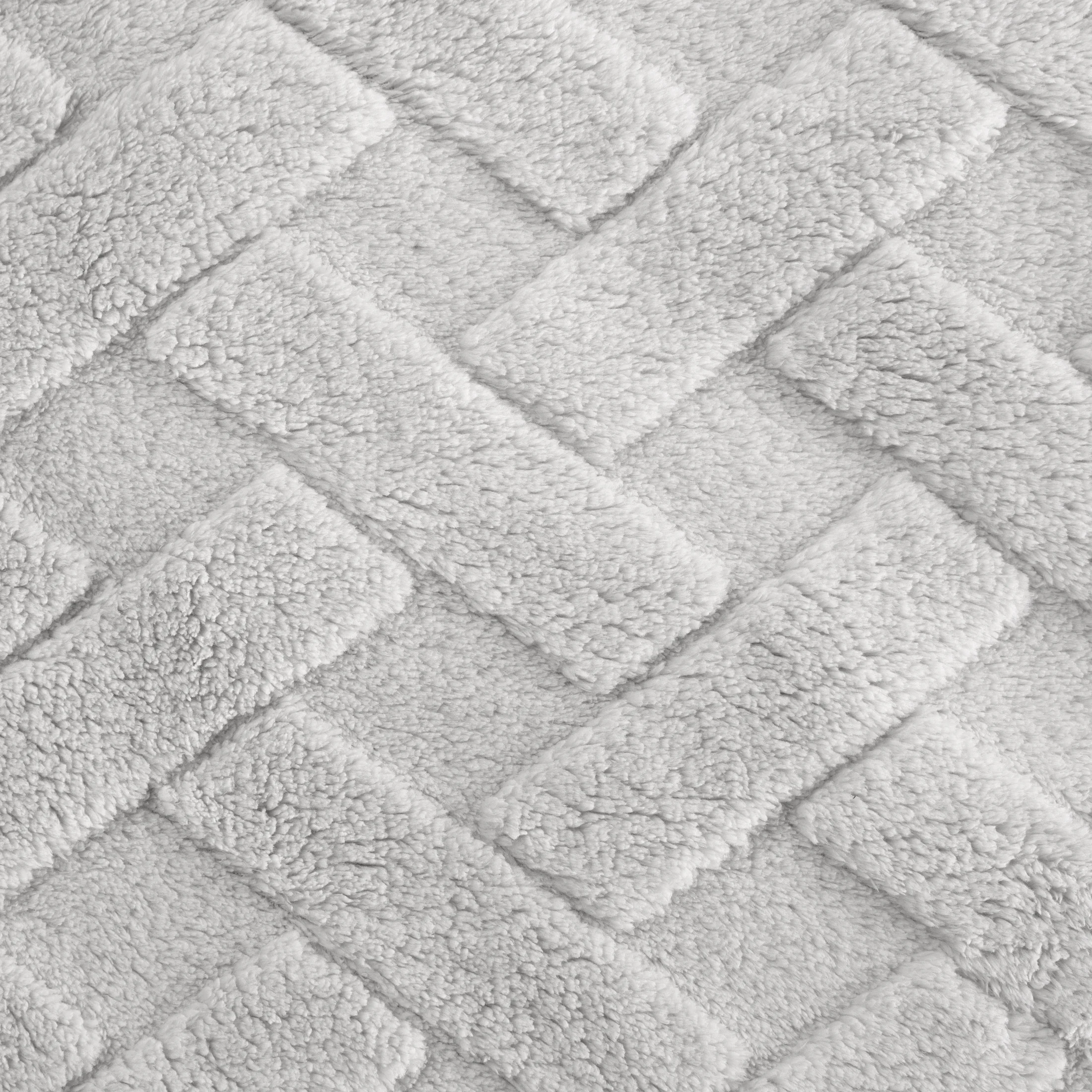 Narzuta na fotel-koc flano 70x160 cm srebrna zdobiona wytłaczanym wzorem CARO Design 91