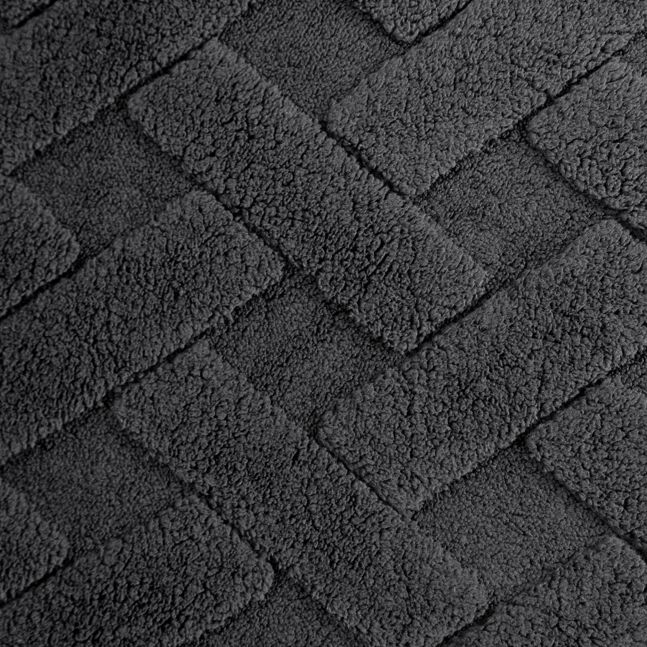 Narzuta na fotel-koc flano 70x160 cm stalowa zdobiona wytłaczanym wzorem CARO Design 91