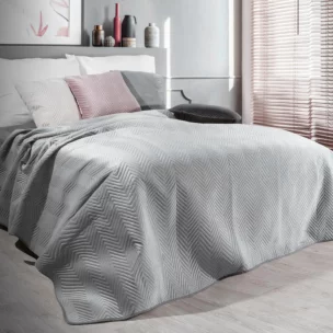 Narzuta welwetowa srebrna 200x220 cm pikowana w jodełkę metodą hot press SOFIA Eurofirany Premium