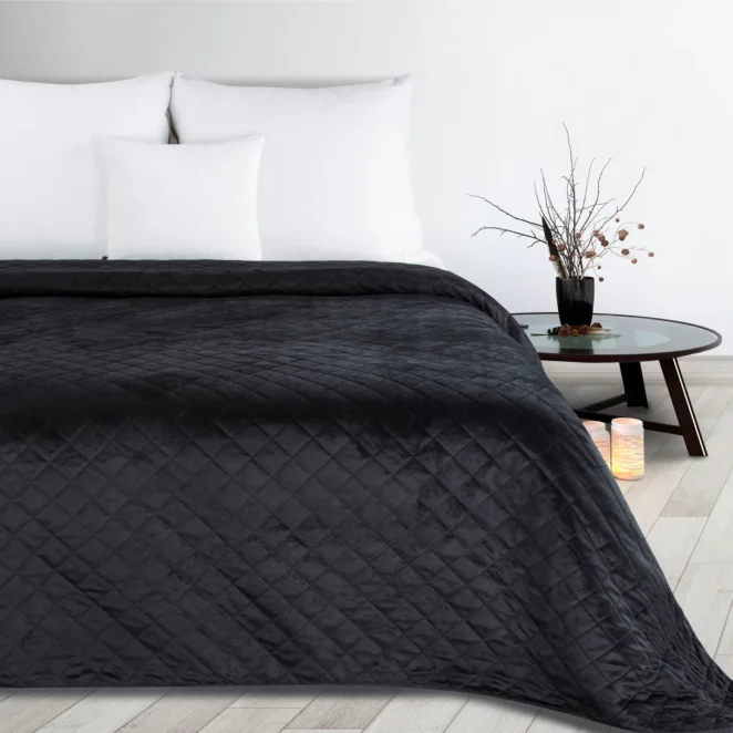 Narzuta welwetowa czarna 170x210 cm pikowana metodą hot press w geometryczny wzór LUIZ 5 Design 91