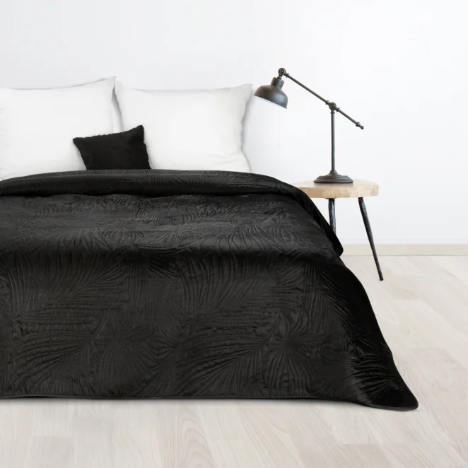 Narzuta welwetowa czarna 170x210 cm pikowana metodą hot press we wzór liści palmy LUIZ Design 91