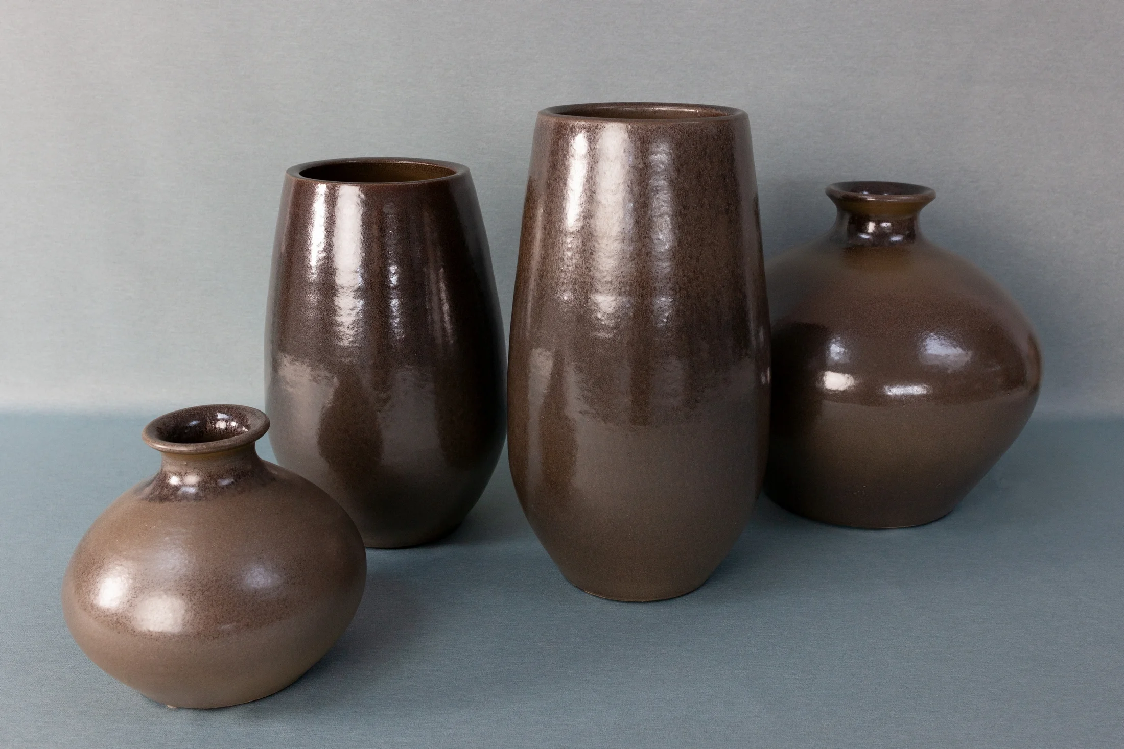 Wazon ceramiczny ciemnobrązowy o jednolitej powierzchni średnica 19x33 cm NYLA