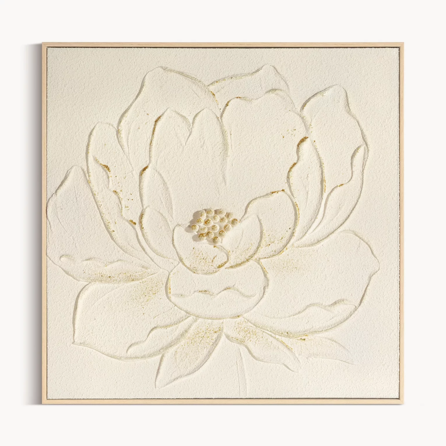 Obraz kremowo, złoty ręcznie malowany na płótnie z motywem kwiatów oprawiony w ramę 62x62 cm