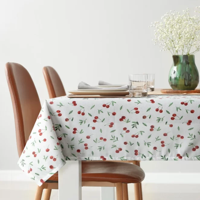 Obrus na stół plamoodporny 110x140 cm biało, czerwony z motywem wiśni - CHERRY