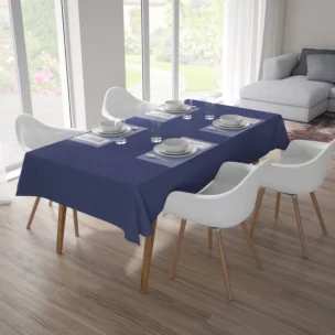 Obrus na wymiar LUXOR granatowy z eleganckiej lśniącej tkaniny o drobnym splocie