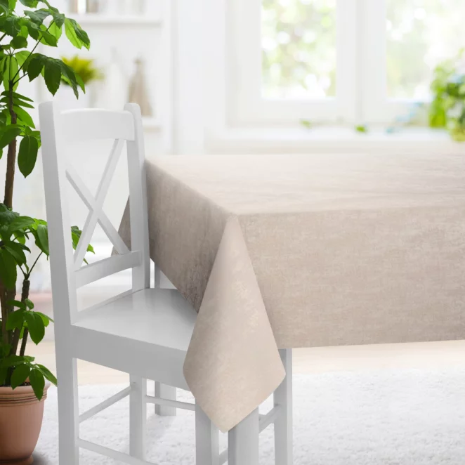 Obrus na wymiar MALLORCA kremowo złocisty z miękkiej tkaniny szenilowej przetykanej błyszczącą nicią Italissima Eva Minge