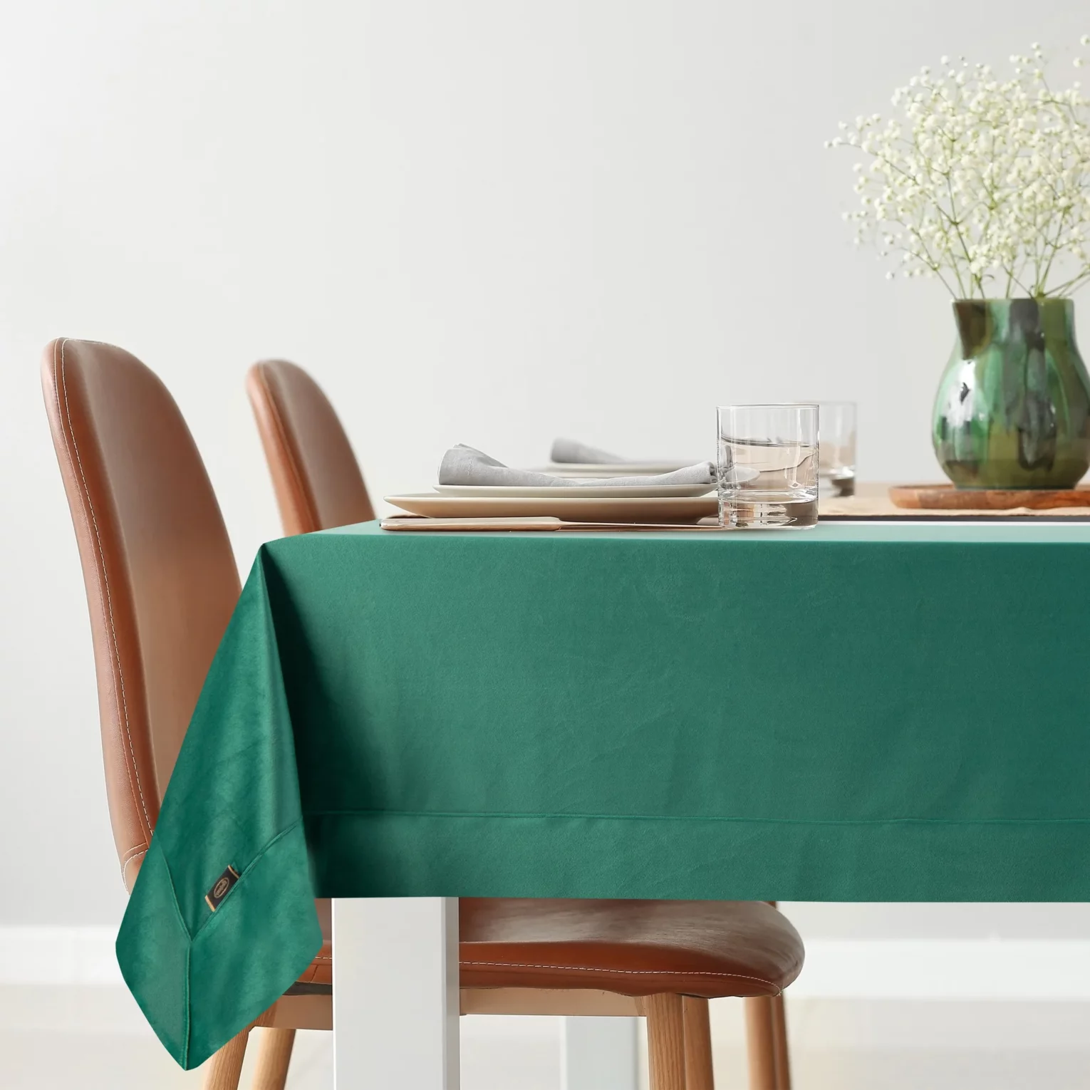 Obrus ciemnozielony 140x180 cm welwetowy VELVET z ozdobną listwą