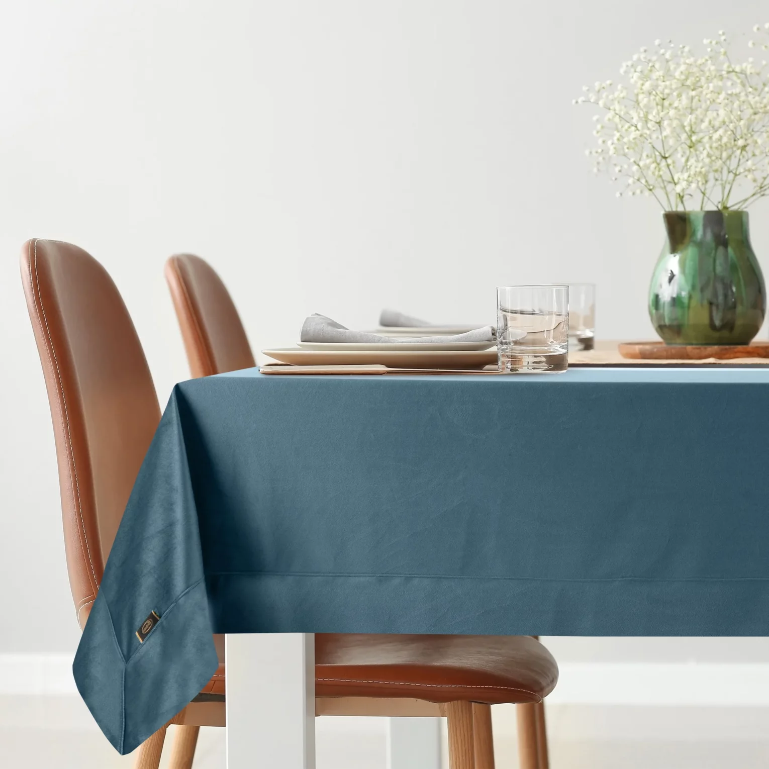 Obrus granatowy 145x220 cm welwetowy VELVET z ozdobną listwą