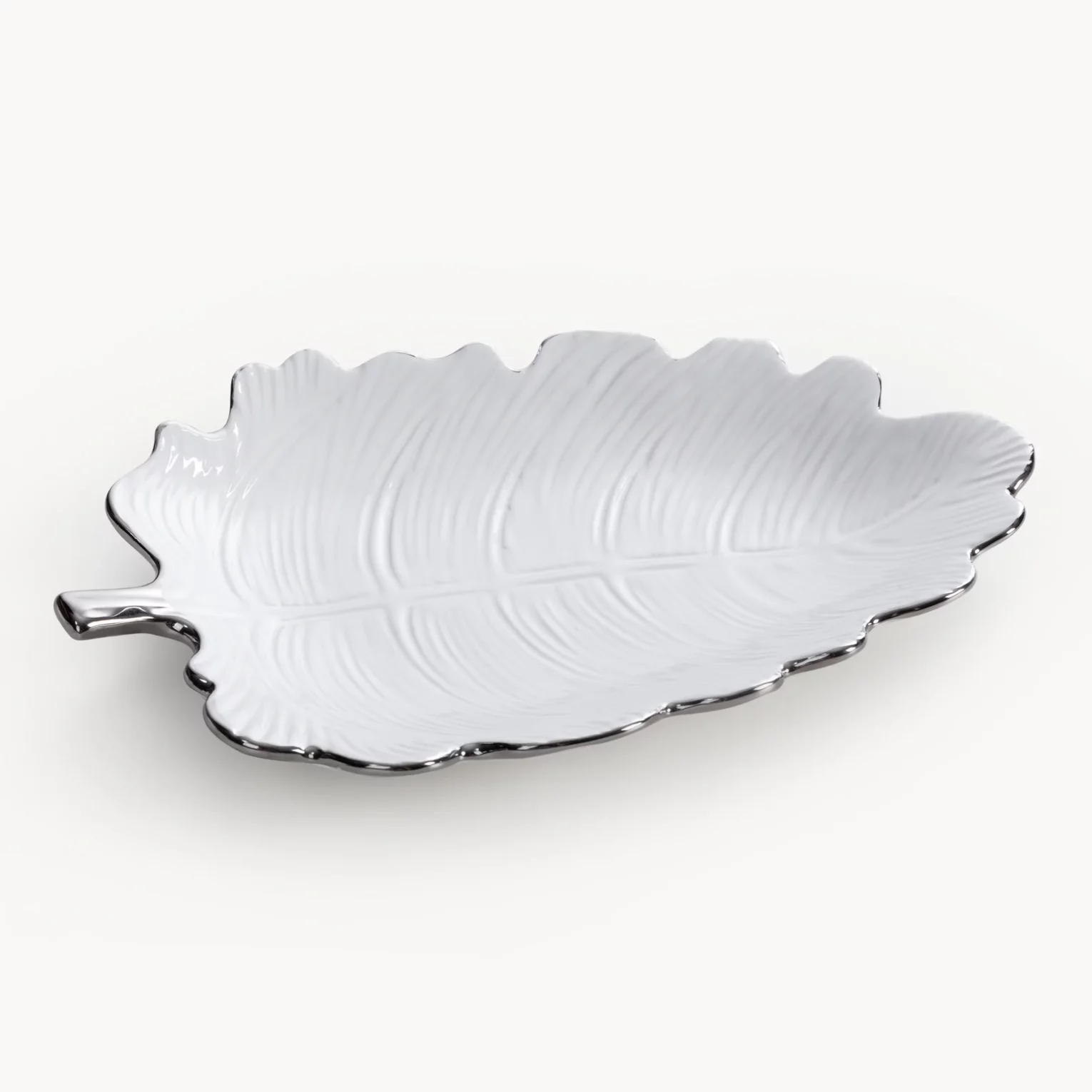 Patera ceramiczna dekoracyjna biało-srebrna  w kształcie liścia 26x18x4 cm ALMA 2