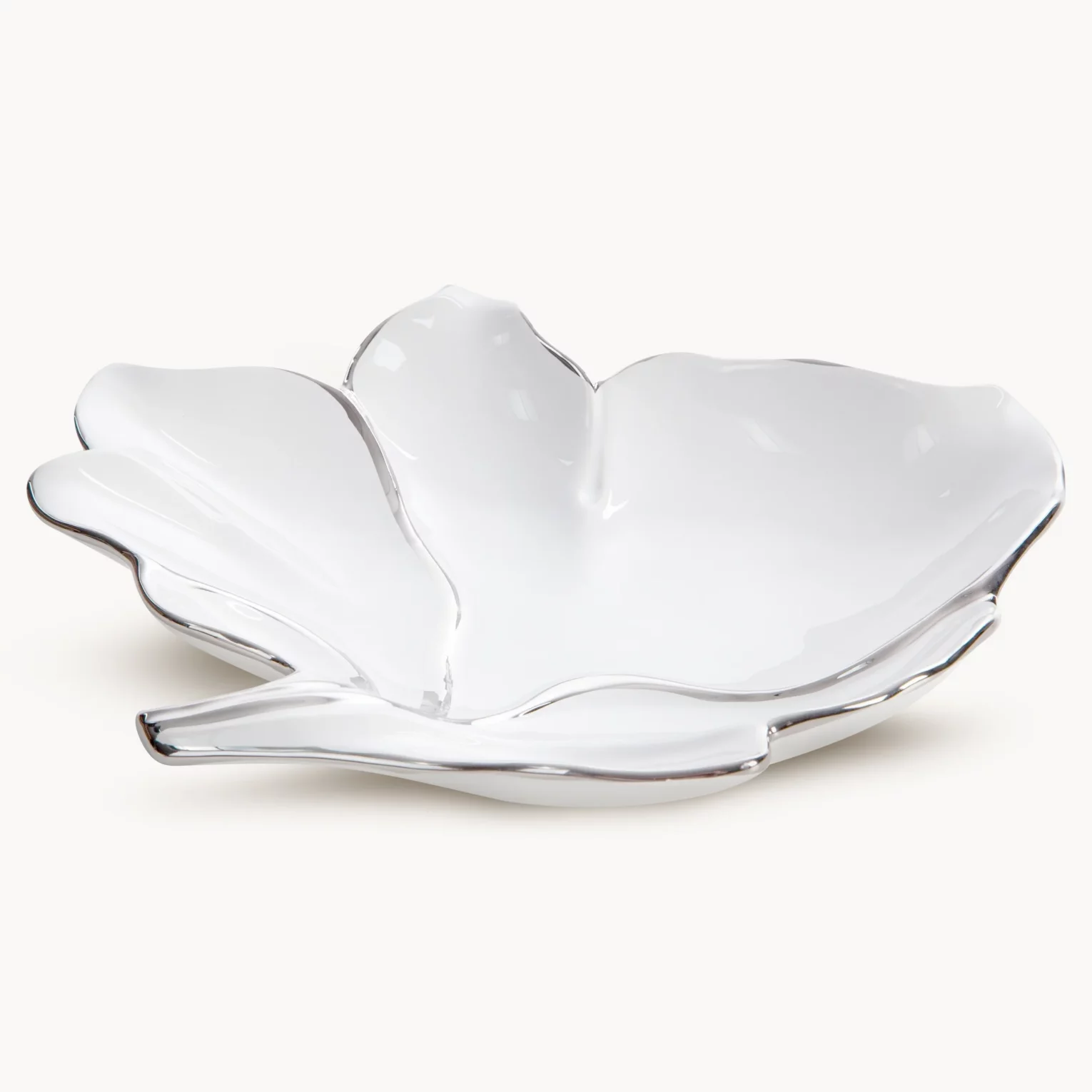 Patera ceramiczna dekoracyjna biało-srebrna w kształcie liścia 30x28x6 cm NERIS 02